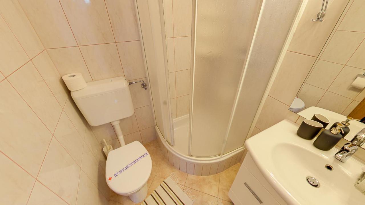 Apartmani Nena ปอฟเลียนา ภายนอก รูปภาพ