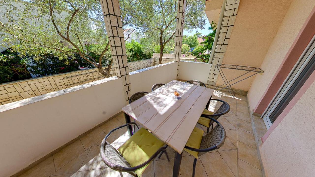 Apartmani Nena ปอฟเลียนา ภายนอก รูปภาพ