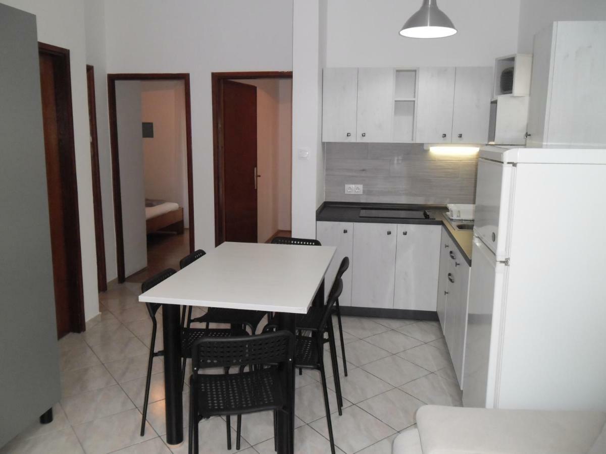 Apartmani Nena ปอฟเลียนา ภายนอก รูปภาพ