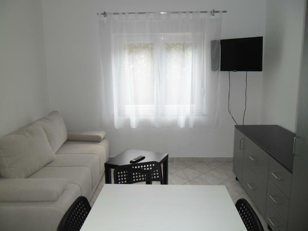 Apartmani Nena ปอฟเลียนา ภายนอก รูปภาพ